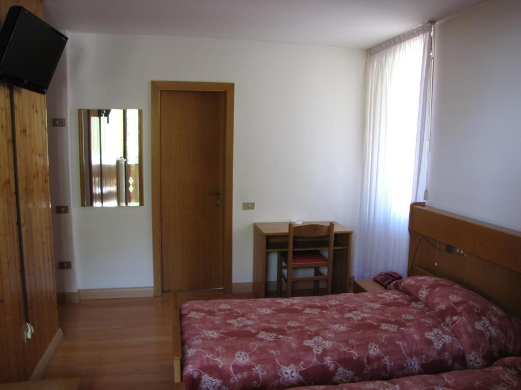 Hotel Serena 디마로 객실 사진